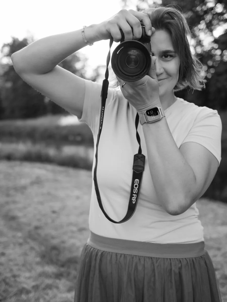Portrét fotografky Sarah Kocourkové